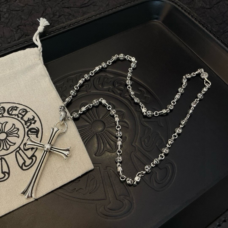 Ch*0me He**ts necklaces